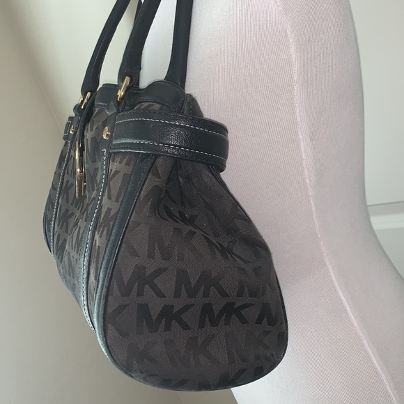 MICHAEL KORS GORGEOUS BLACK CANVAS LEATHER TRIM SATCHEL SHOULDER BAG - Picture 3 of 13